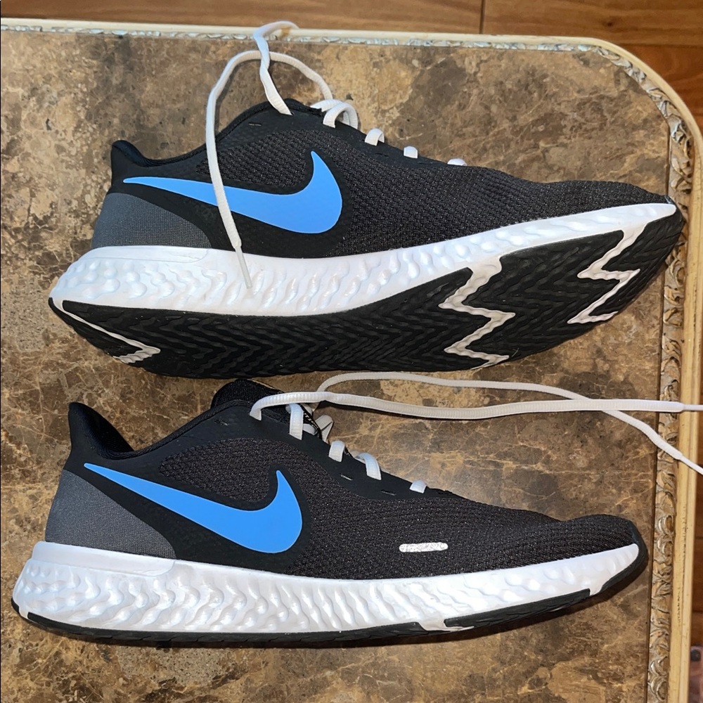 Nike Men's Black and Yellow Athletic Shoes Size 11 EUC - Picture 6 of 6